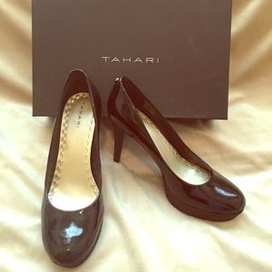 Tahari Sophia Black Patent Pumps 8M